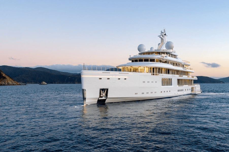 FB272 M/Y “Luminosity” il giga yacht ibrido Zaniz Jakubowski